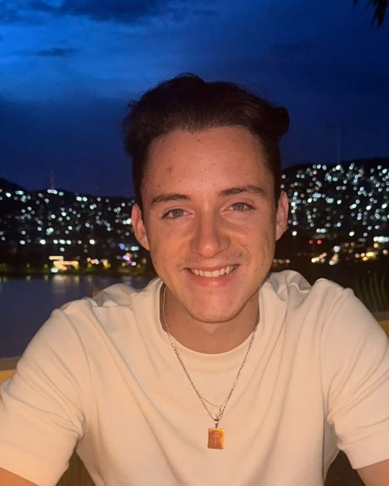 Patricio De Villa, Pato, sonriendo
